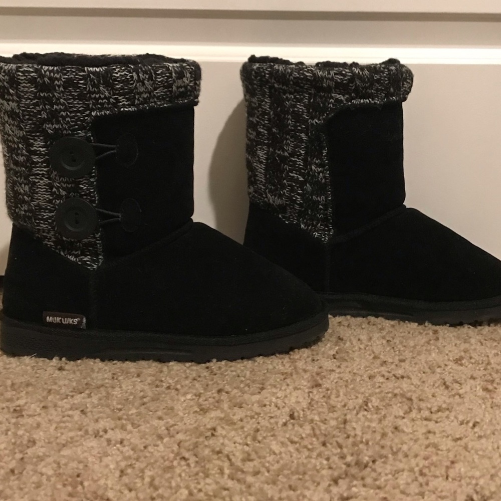 Size 7 Mukluks Boot